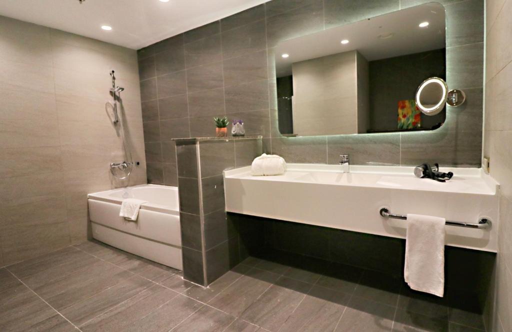 Doubletree By Hilton Ankara Incek Hotel Eksteriør billede